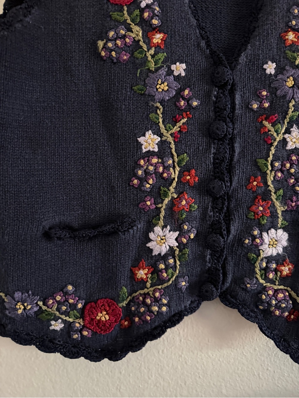 Vintage Erika Vest Navy Blue Embroidered Floral Cottage Core Grandma Core M/L - Picture 2 of 4